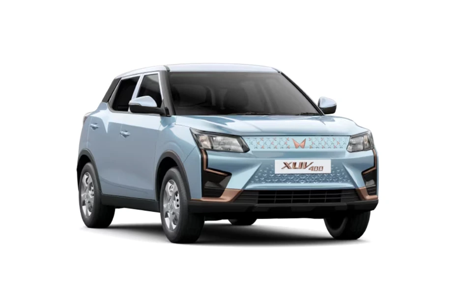 Mahindra Xuv400EV EC(Fast Charger) with Blue color
